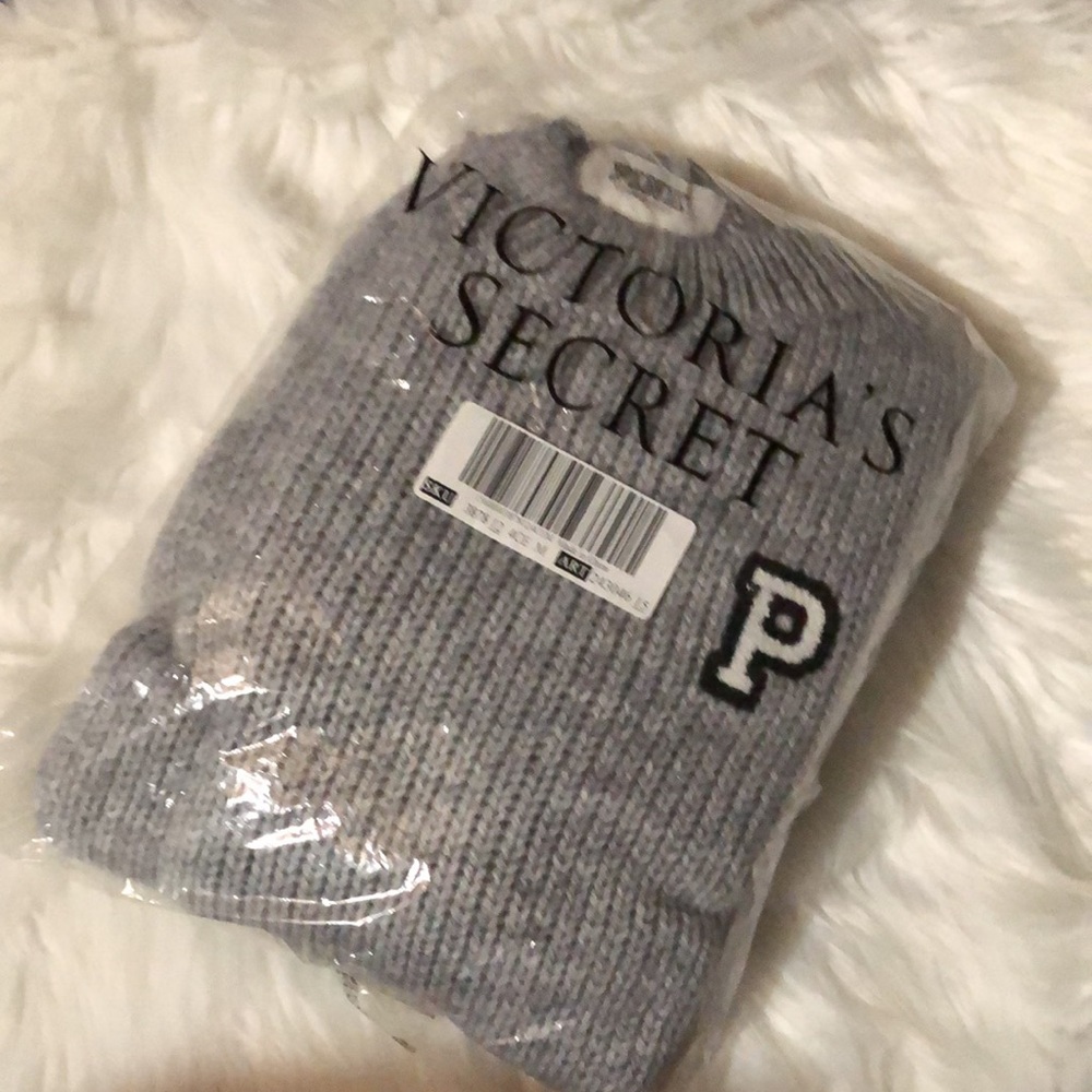 NIP. ROUND NECK SWEATER MEDIUM - Picture 2 of 2